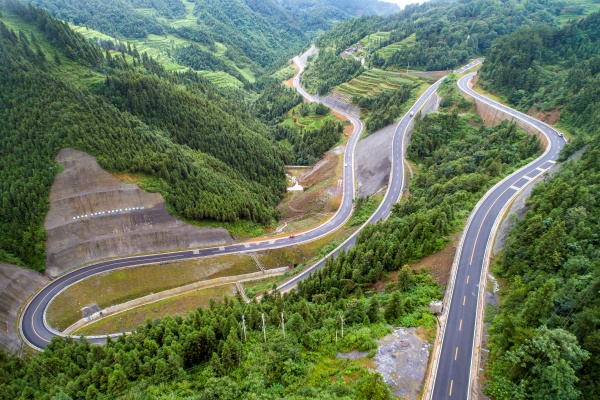 泔溪到車田的公路。酉陽縣委宣傳部供圖