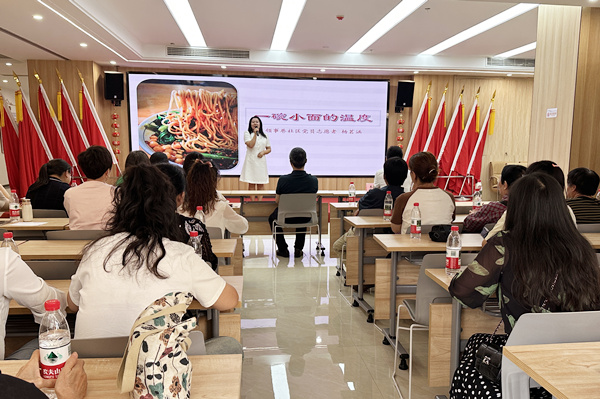 “理響重慶”微宣講比賽現(xiàn)場。七星崗街道供圖