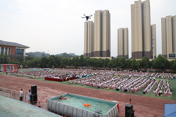 無人機防溺水救援演練。主辦方供圖
