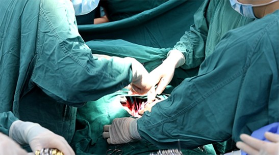手術(shù)中。重慶西區(qū)醫(yī)院供圖