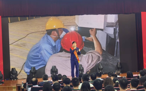 2025年全國勞動模范楊平原分享奮斗故事。蔣海濤攝