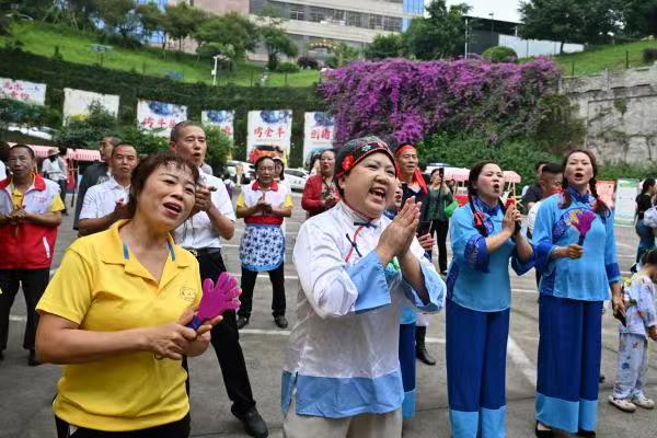 現(xiàn)場(chǎng)唱山歌。崔景印攝
