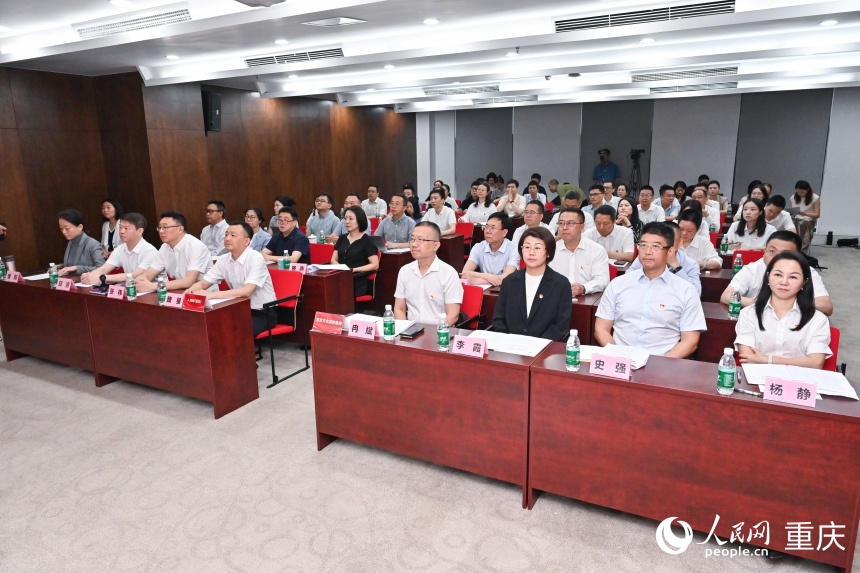 主題黨日活動(dòng)重慶會(huì)場(chǎng)現(xiàn)場(chǎng)。鄒樂攝