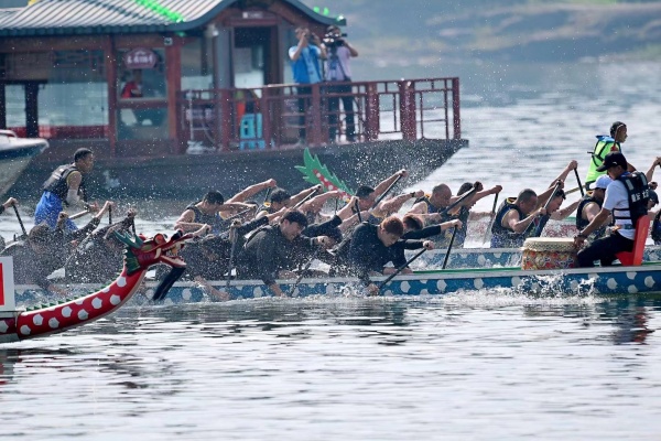 往屆龍舟公開賽（長壽站）現(xiàn)場。熊桂偉 攝