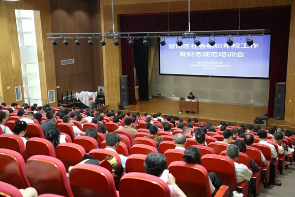 培訓(xùn)會現(xiàn)場?；顒又鬓k方供圖