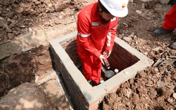 安裝工程進行中。巴南區(qū)融媒體中心供圖