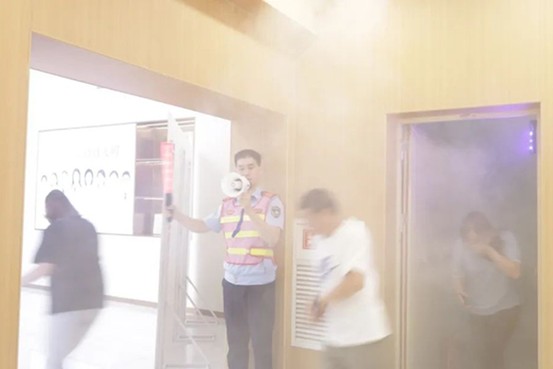 消防演練中。重慶渝州眼科醫(yī)院供圖