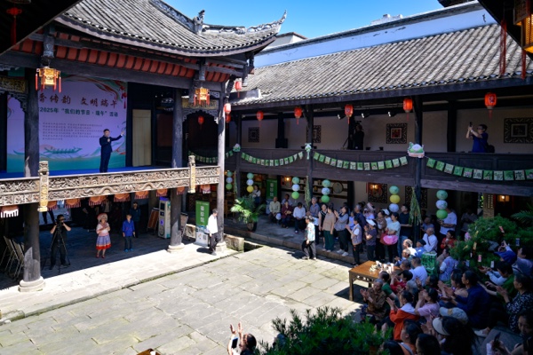 演出現(xiàn)場。綦江區(qū)委宣傳部供圖