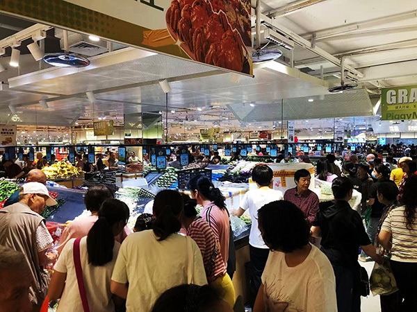 超市開(kāi)業(yè)現(xiàn)場(chǎng)。小豬臻鮮超市供圖