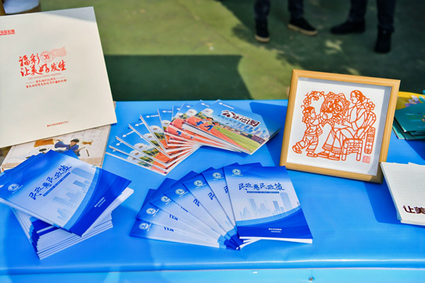 重慶民政將常用民政惠民政策問答匯編成冊并發(fā)放，供大家查閱。重慶民政供圖