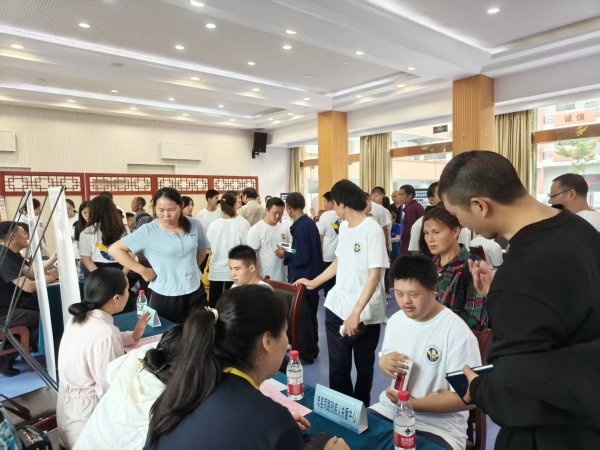 招聘會現(xiàn)場。忠縣人社局供圖