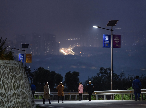 重慶福彩捐建路燈，照亮村民回家路。重慶福彩供圖