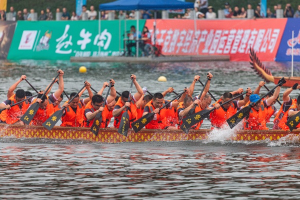 龍舟賽現(xiàn)場。魏瑞攝