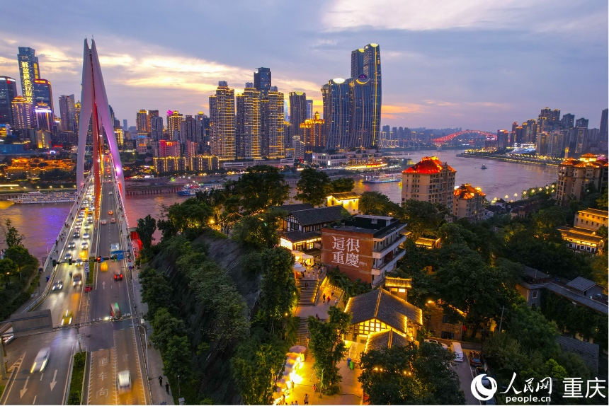 “南濱C灣”城市夜景。人民網(wǎng) 鄒樂攝