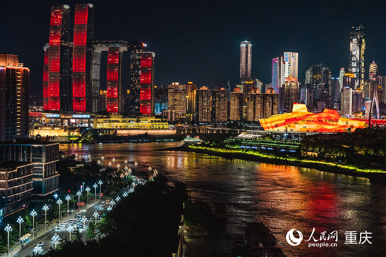 重慶兩江夜景。鄒樂攝