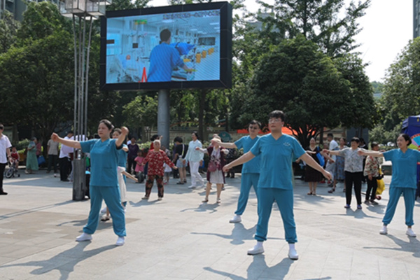 “心臟健康操”演示。重慶西區(qū)醫(yī)院供圖