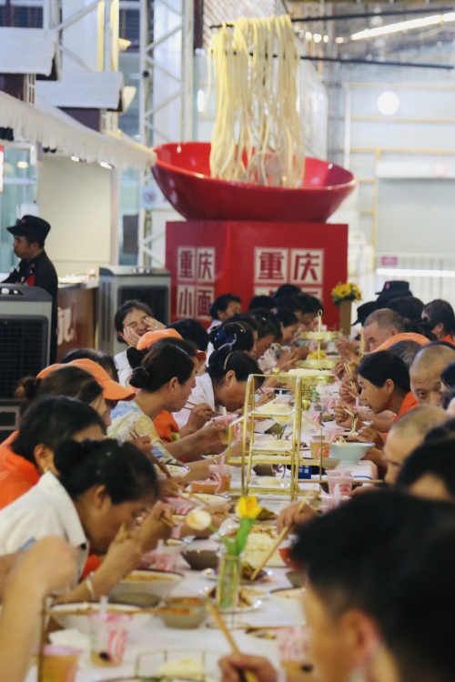 長桌宴現(xiàn)場。景區(qū)供圖