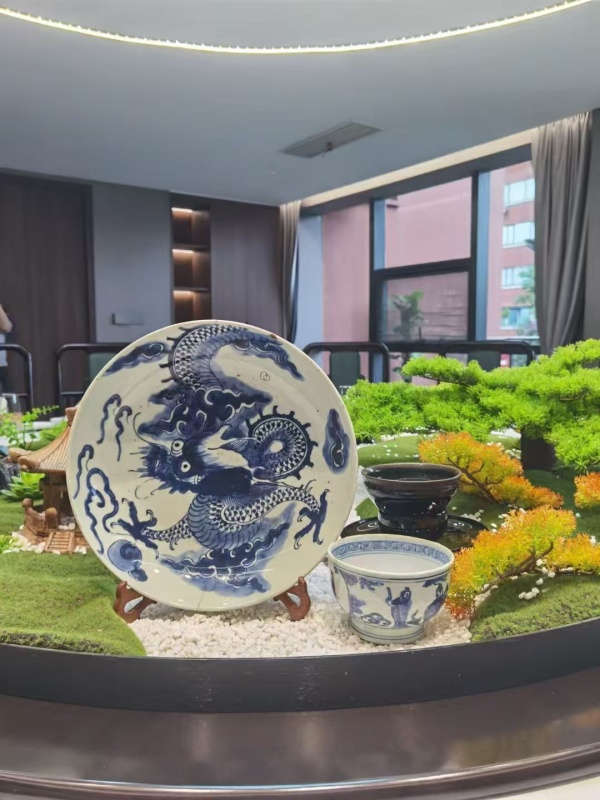 宴席使用的器皿。任峰攝