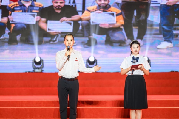 重慶市五一勞動獎?wù)芦@得者張晉源講述“職教出?！钡墓适?。重慶工業(yè)職業(yè)技術(shù)學(xué)院供圖