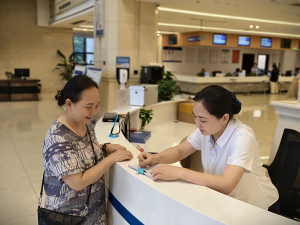 企業(yè)群眾“就近辦”“多點(diǎn)可辦”。大足區(qū)委宣傳部供圖
