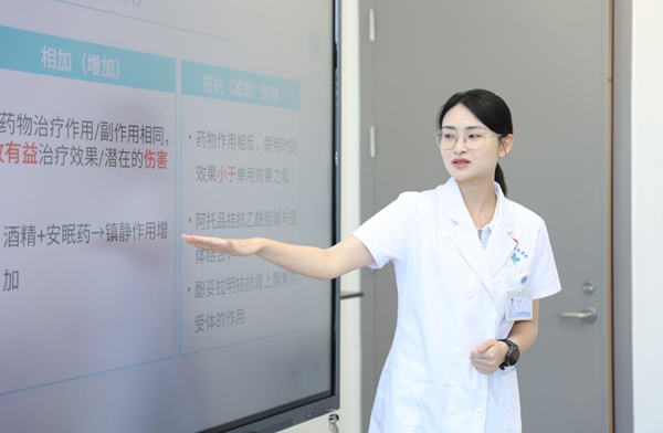 藥學部定期進行交流。向詩佳攝