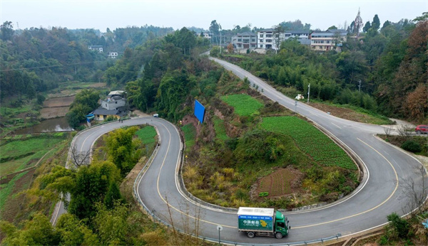 大足區(qū)鋪就鄉(xiāng)村振興“快車道”。大足區(qū)融媒體中心供圖