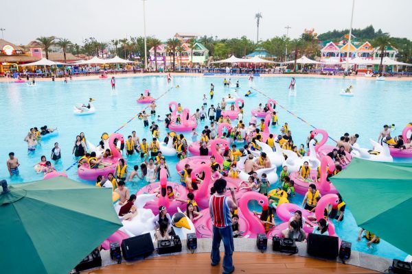 夢界水世界，納涼好去處。鄭城東攝