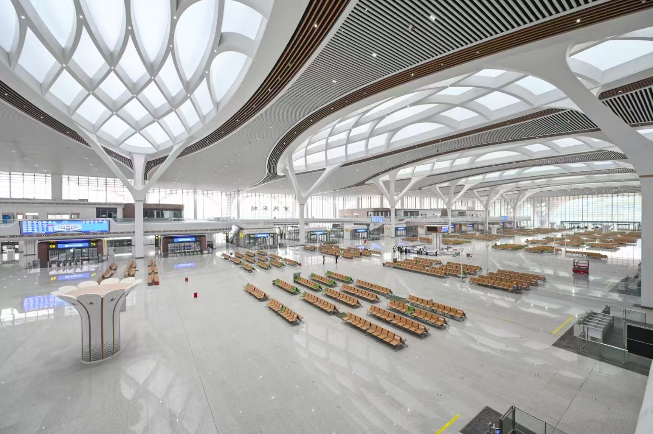 重慶東站站廳。鄒樂攝