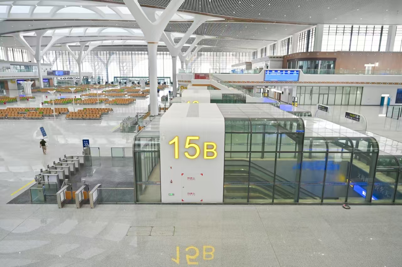 重慶東站站廳。鄒樂攝