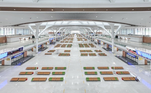 重慶東站候車大廳。中鐵建工集團供圖