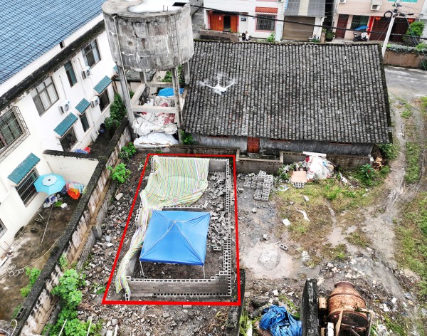 智能巡檢無人機(jī)監(jiān)測到違規(guī)建筑。吳華攝