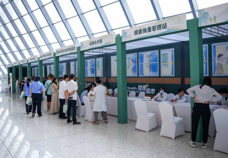 義診現(xiàn)場。重慶市衛(wèi)健委供圖