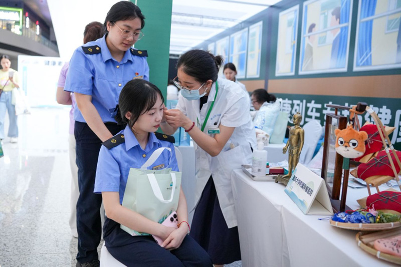 健康義診。重慶市衛(wèi)健委供圖