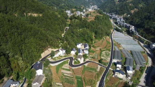 咸宜鎮(zhèn)美麗鄉(xiāng)村風(fēng)光。咸宜鎮(zhèn)供圖