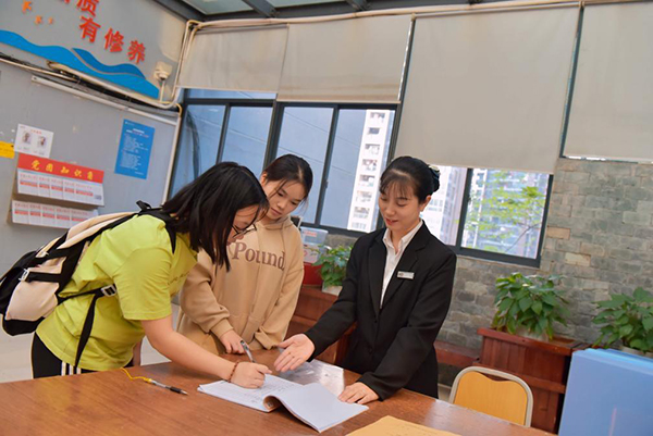 校園服務。東原仁知服務供圖