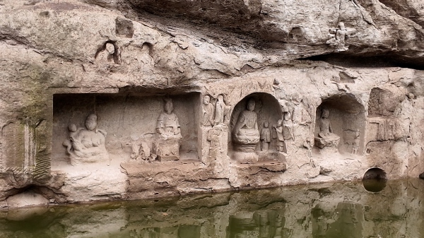 宋代摩崖造像“水落石出”。大足區(qū)融媒體中心供圖