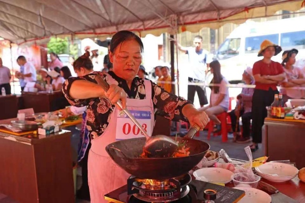 鄉(xiāng)村廚藝賽。趙勇攝