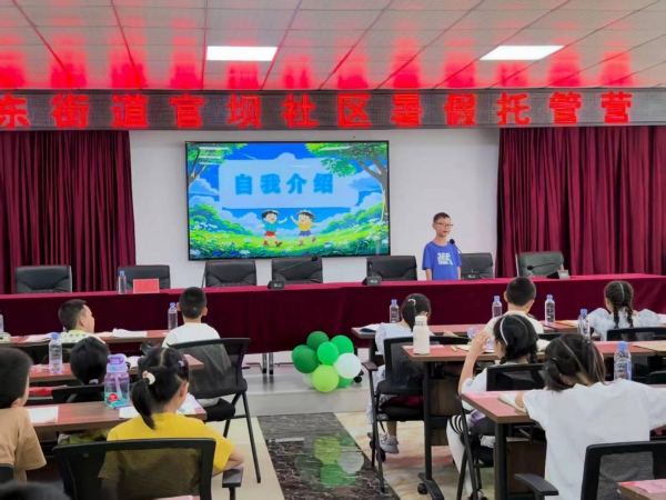 小朋友在做自我介紹。田霖攝