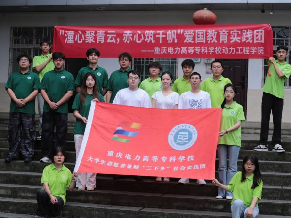 愛國教育三下鄉(xiāng)實踐團隊走進潼南區(qū)壽橋鎮(zhèn)。任峰攝