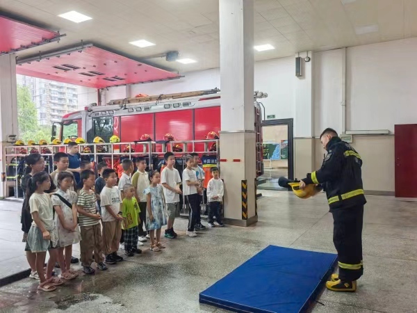 消防主題實踐活動現(xiàn)場。龍山街道供圖