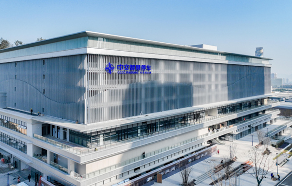 汽博智慧停車樓。中交長江建設(shè)供圖