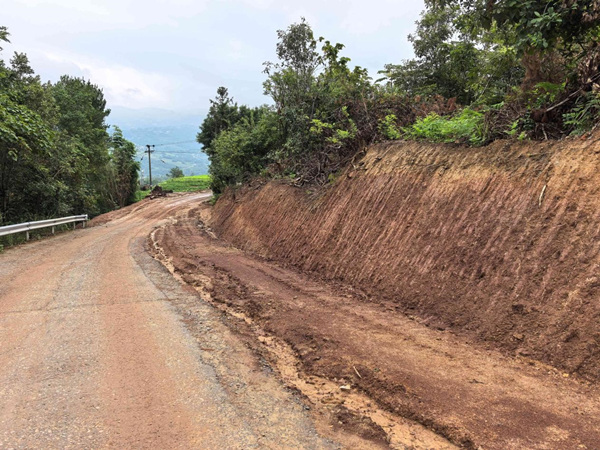 拓寬的北雞路。楊晨攝