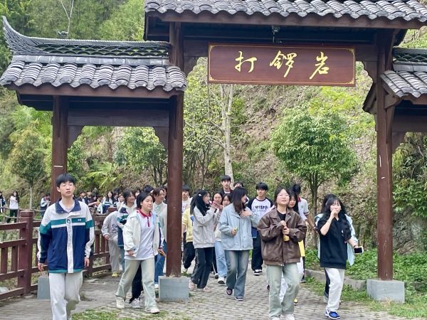 村集體創(chuàng)建的打鑼巖AAA級景區(qū)。北屏鎮(zhèn)供圖