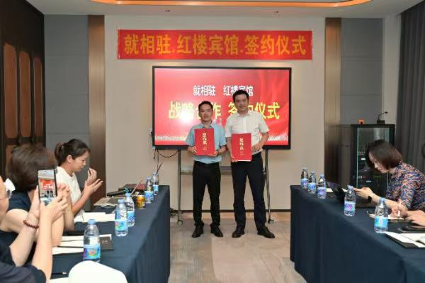 簽約現(xiàn)場。任峰攝