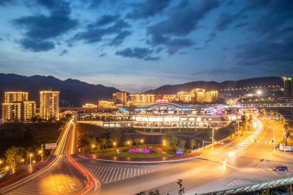 黃石高鐵新城夜景。云陽縣委改革辦供圖