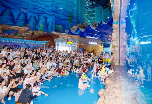 孩子們探索海洋奧秘。陳俊攝