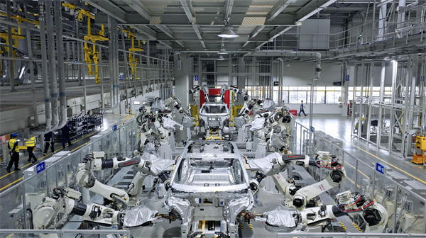 工廠正在開(kāi)足馬力生產(chǎn)。中國(guó)長(zhǎng)安汽車(chē)供圖