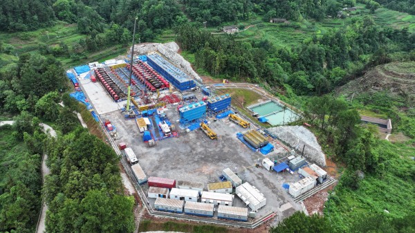 用水權(quán)交易助推中石化綦陸頁(yè)1井勘探工程壓裂施工。周禹攝