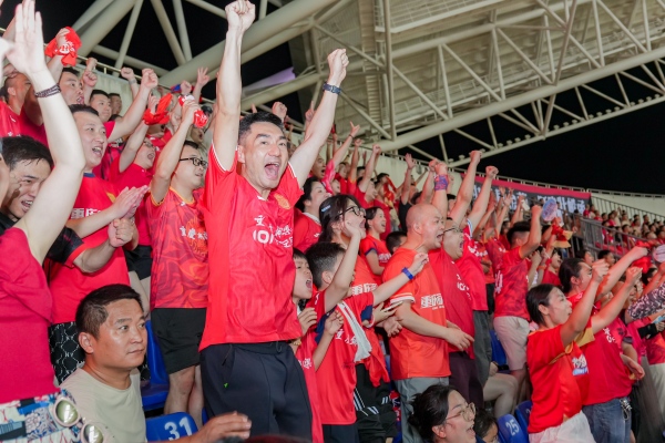 球迷歡呼。長(zhǎng)安啟源供圖