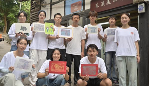 重師退役復(fù)學(xué)大學(xué)生開(kāi)展社會(huì)實(shí)踐活動(dòng)